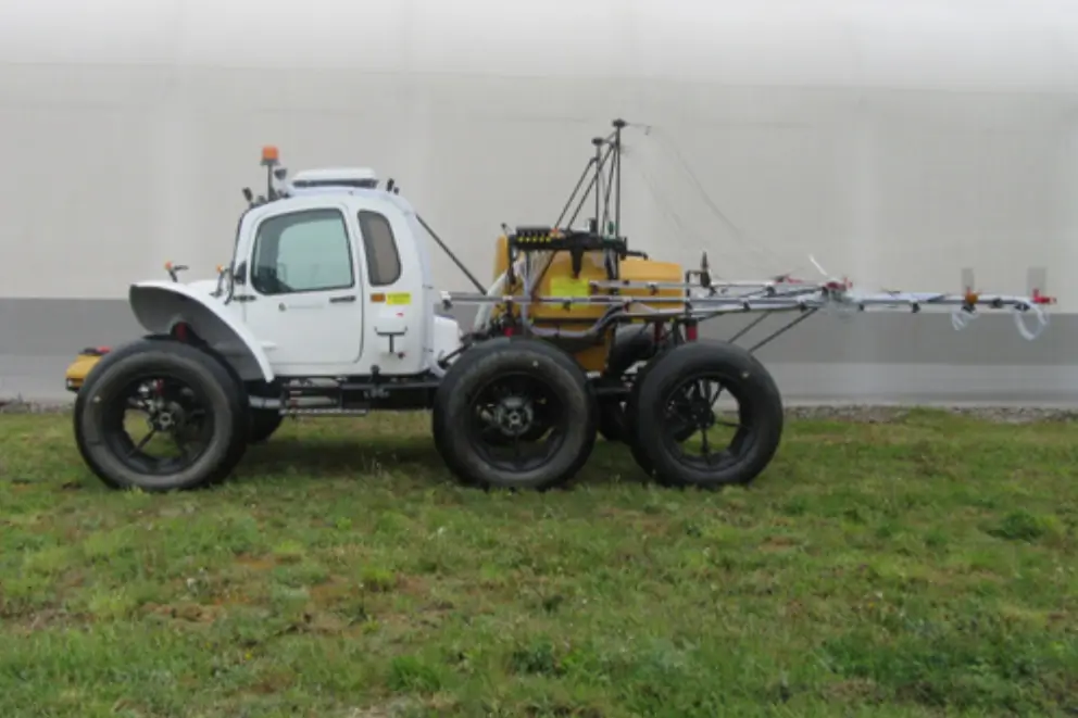 Опрыскиватель для работы на рисовых чеках